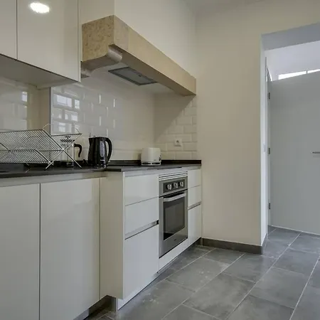 Modern 2 Bedroom In Charming Neighbourhood Апартаменты