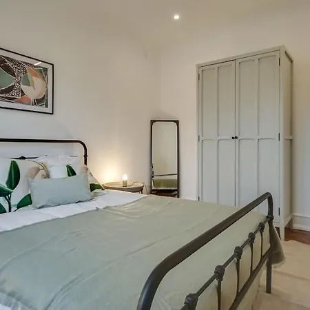Modern 2 Bedroom In Charming Neighbourhood Апартаменты Лиссабон