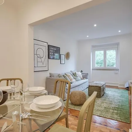 Modern 2 Bedroom In Charming Neighbourhood Лиссабон