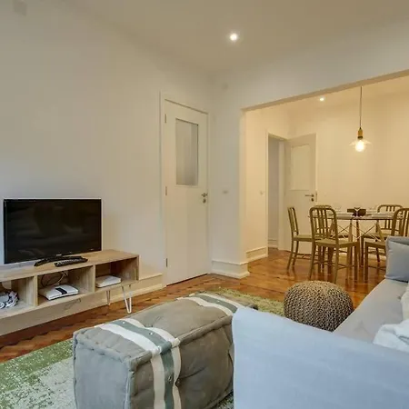 Modern 2 Bedroom In Charming Neighbourhood *