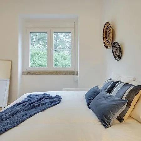 Modern 2 Bedroom In Charming Neighbourhood Апартаменты Лиссабон