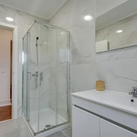 Modern 2 Bedroom In Charming Neighbourhood Апартаменты