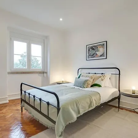 Апартаменты Modern 2 Bedroom In Charming Neighbourhood